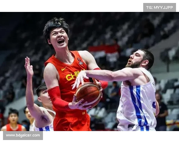 中国篮协主席飞赴吉达督战亚洲杯 赵睿强调尊重每个对手 中国篮协主席飞赴吉达督战亚洲杯 赵睿强调尊重每个对手